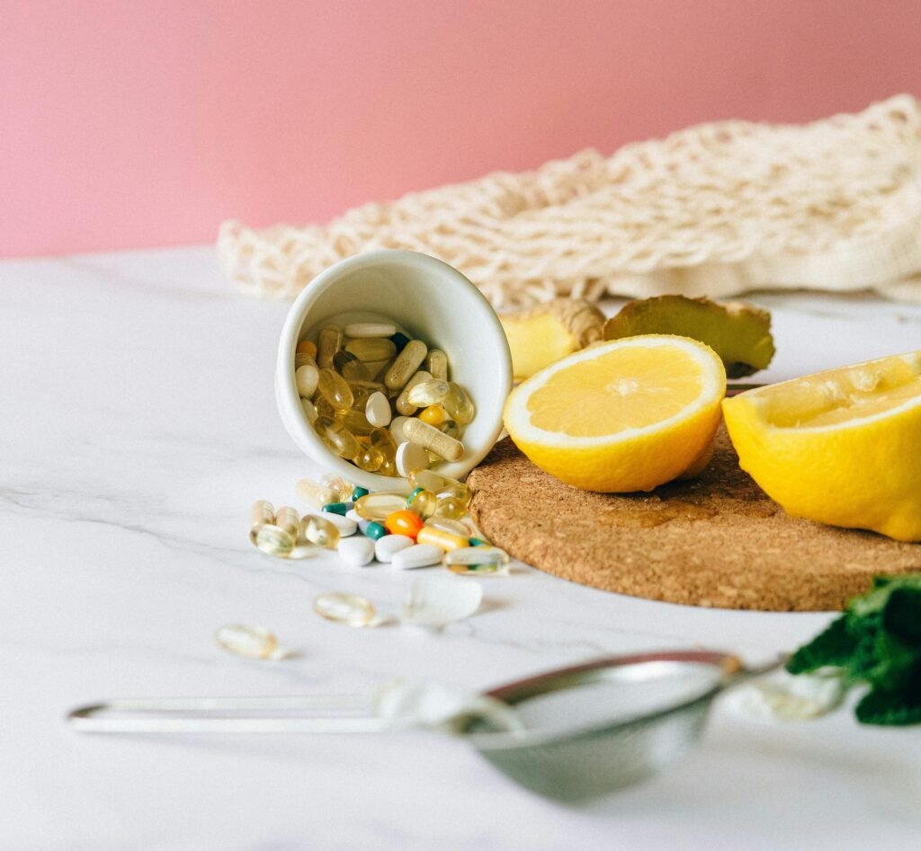 Gesunde Lebensmittel zur Stärkung des Immunsystems wie Obst, Gemüse und Nüsse